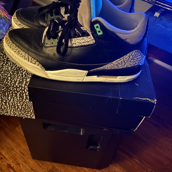 Jordan 3s retro green glow - Picture 4 of 5